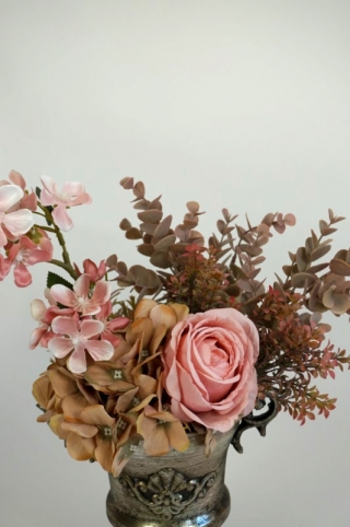 214242a-Aranjament-din-flori-artificiale