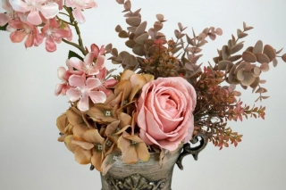 214242b-Aranjament-din-flori-artificiale